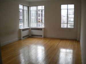 SUPER LARGE PREWAR 1BR/BA GREAT LIGHT RIGHT ON WASHINGTON PARK