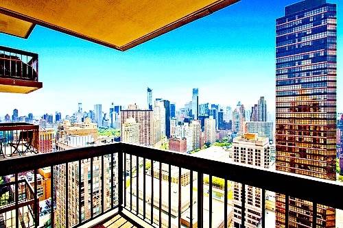 Lincoln Square Gem ~ Gorgeous 2 BR w/ Private Balcony ~ W/D & More ~ No Fee!