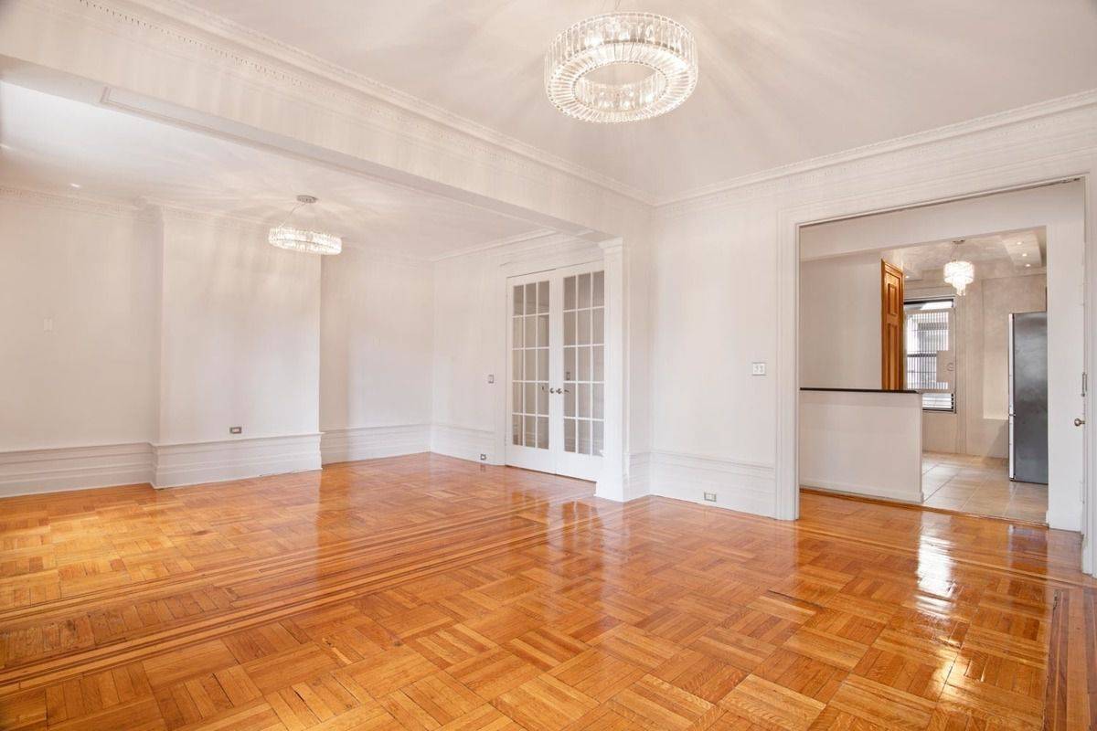 Fully Renovated 4 Bedroom 2bath Near Central Park !!!