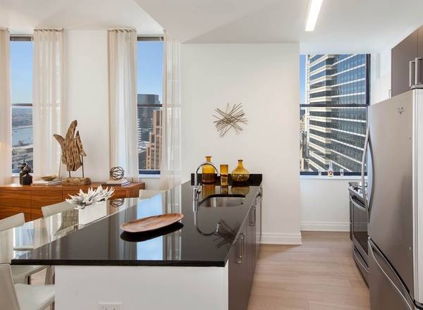 Corner Luxury 2 Bedroom**Natural Light**Open Kitchen**Financial District