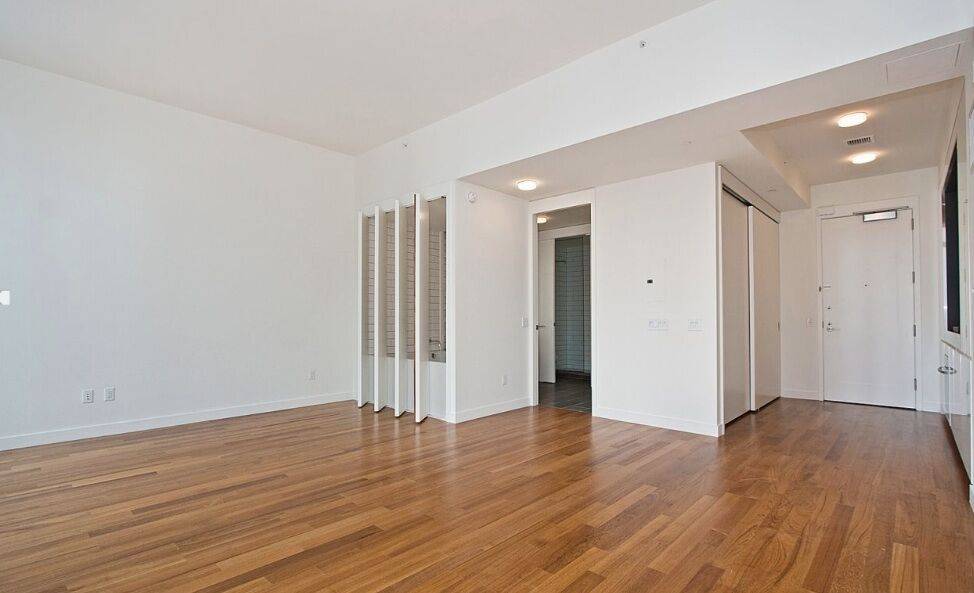 Bright Studio for Rent! 24 Hour doorman, Gym, Indoor Pool, Parking, and more!