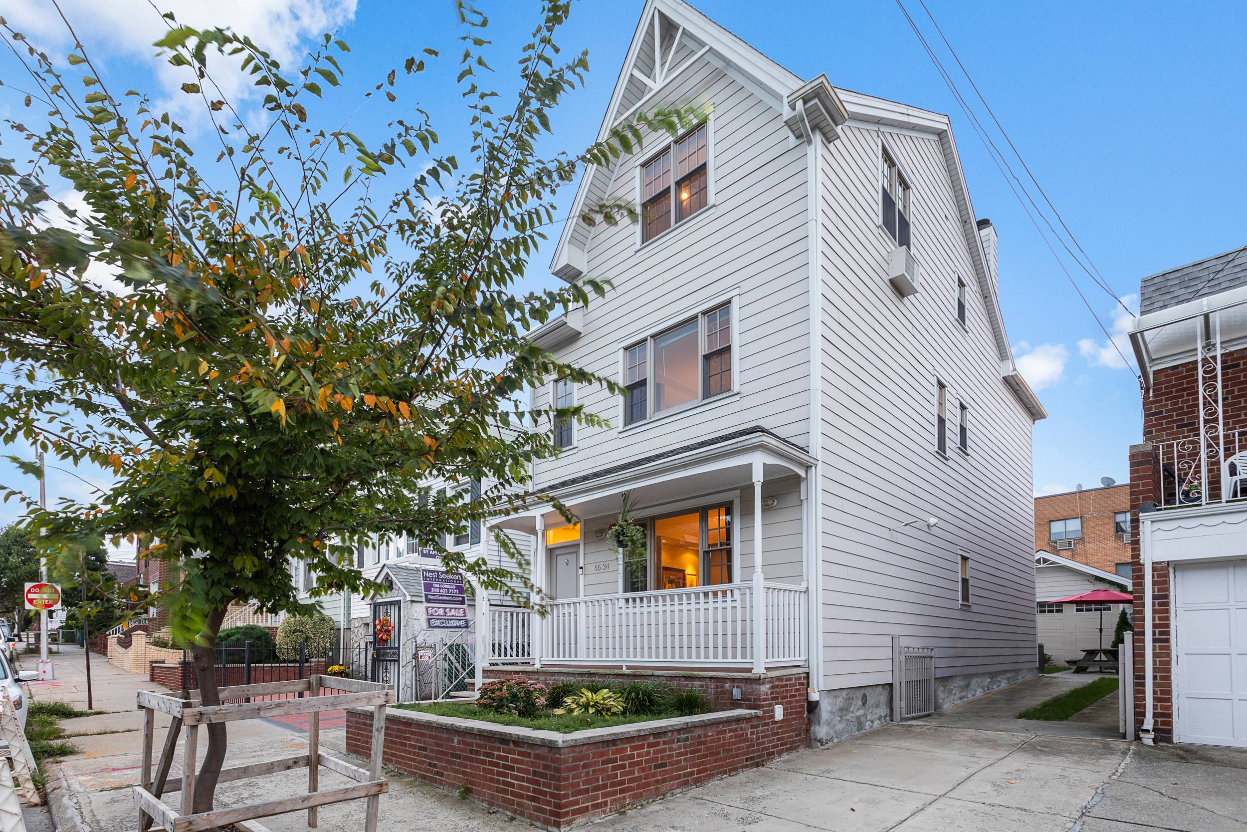 Recently renovated custom home in the heart of Maspeth with top floor city views and short drive into Manhattan