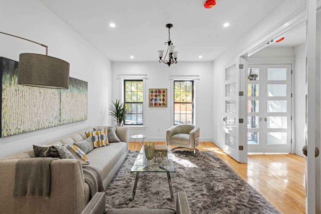 Modern Single Family 5BR Townhouse in Stuyvesant Heights