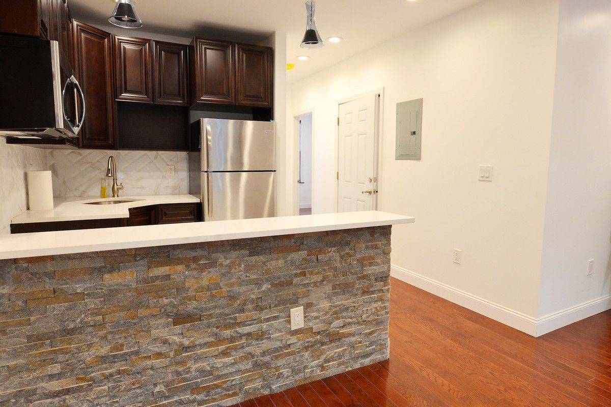 NEWLY RENOVATED APARTMENT IN HEART OF SOUTH WILLIAMSBURG