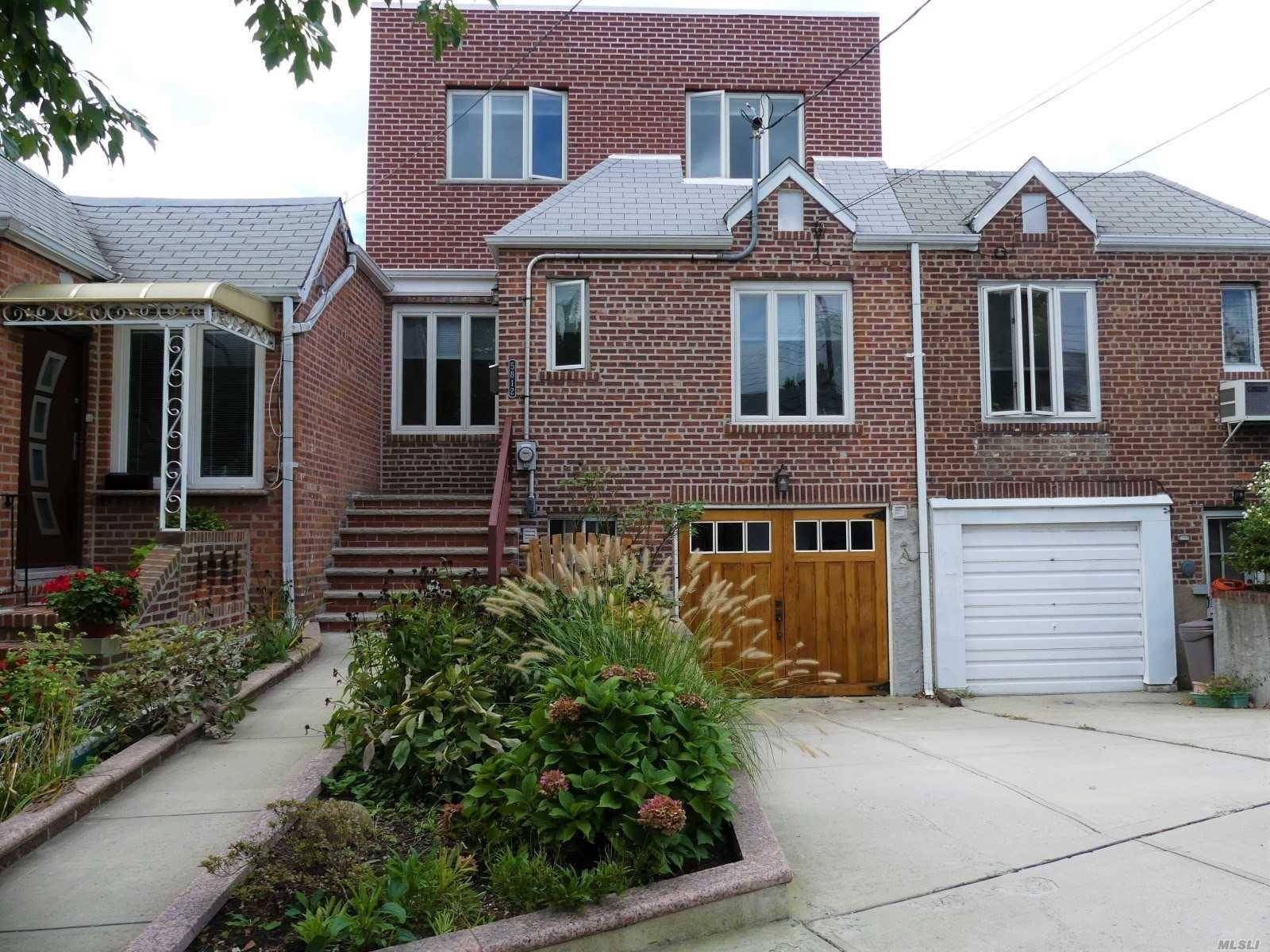 77th 3 BR House Middle Village LIC / Queens
