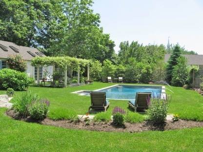 BRIDGEHAMPTON VILLAGE WITH POOL