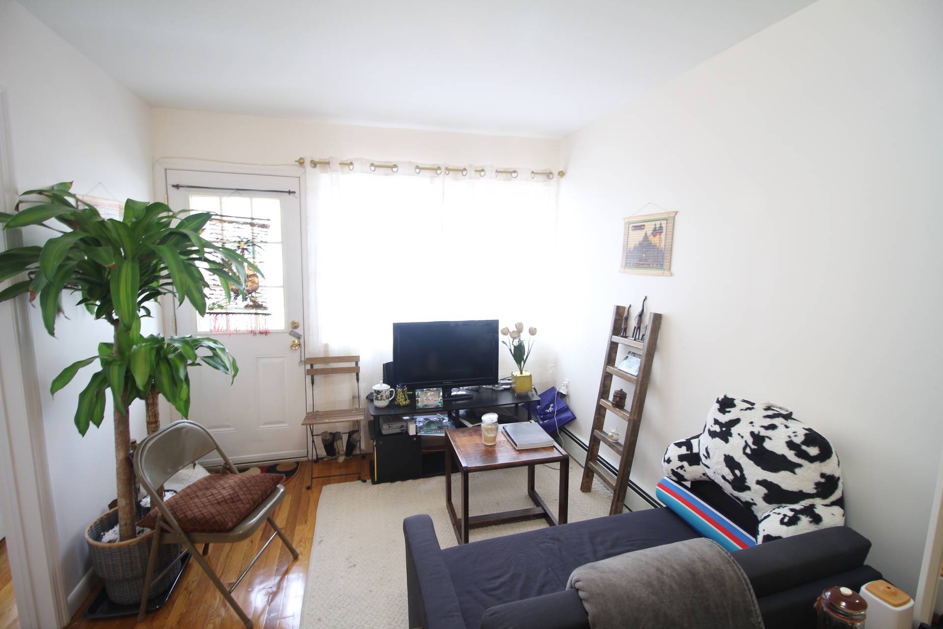 Spacious 3 Bedroom 2 Bath with Balcony