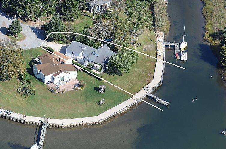Charming Waterfront Cottage Hampton Bays