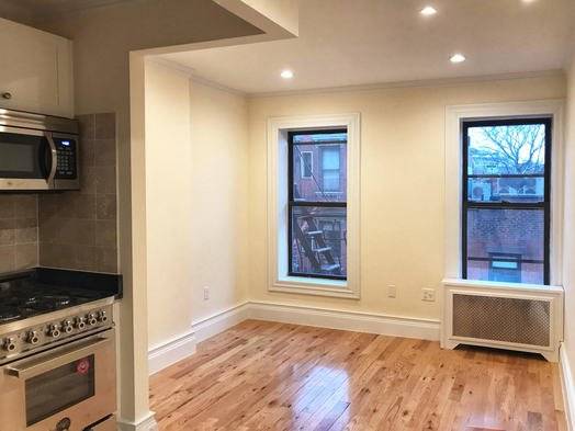 Heart of West Village - True 2 Bedroom - Tree Line Block Views - Renovated Kitchen