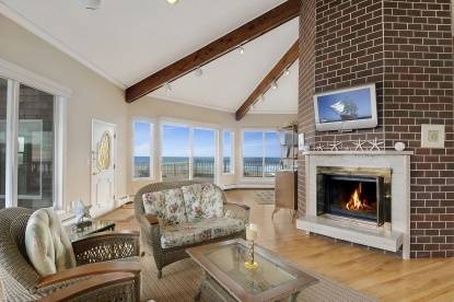 Spectacular Ocean Front 3 Bedroom Penthouse Condo Amagansett Dunes