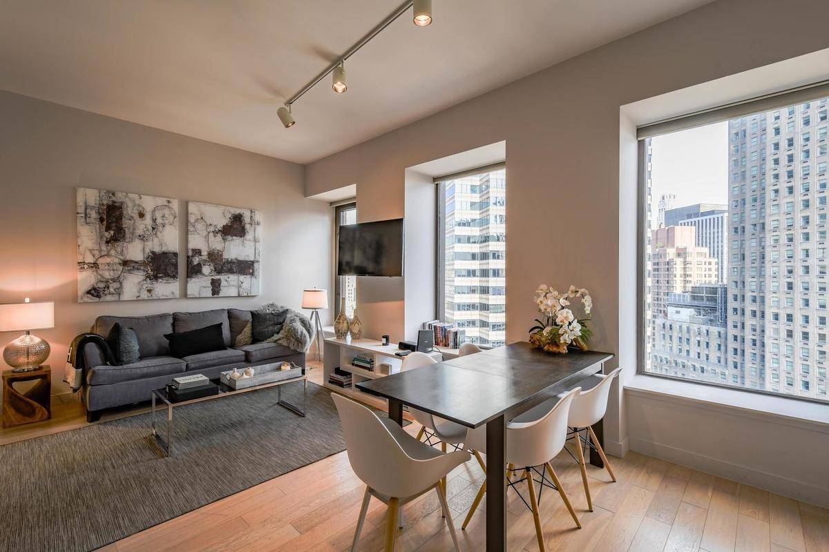 Luxury High Rise - Full Service - Prime Fidi Location - Over 1,000 SQFT
