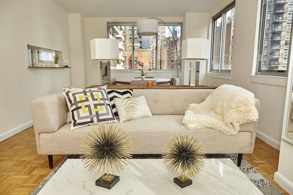 LUXURY BUILDING..FULL SERVICE..LOUNGE.. SPACIOUS TWO BEDROOM..MURRAY HILL..STEPS FROM GRAND CENTRAL AND UN PLAZA