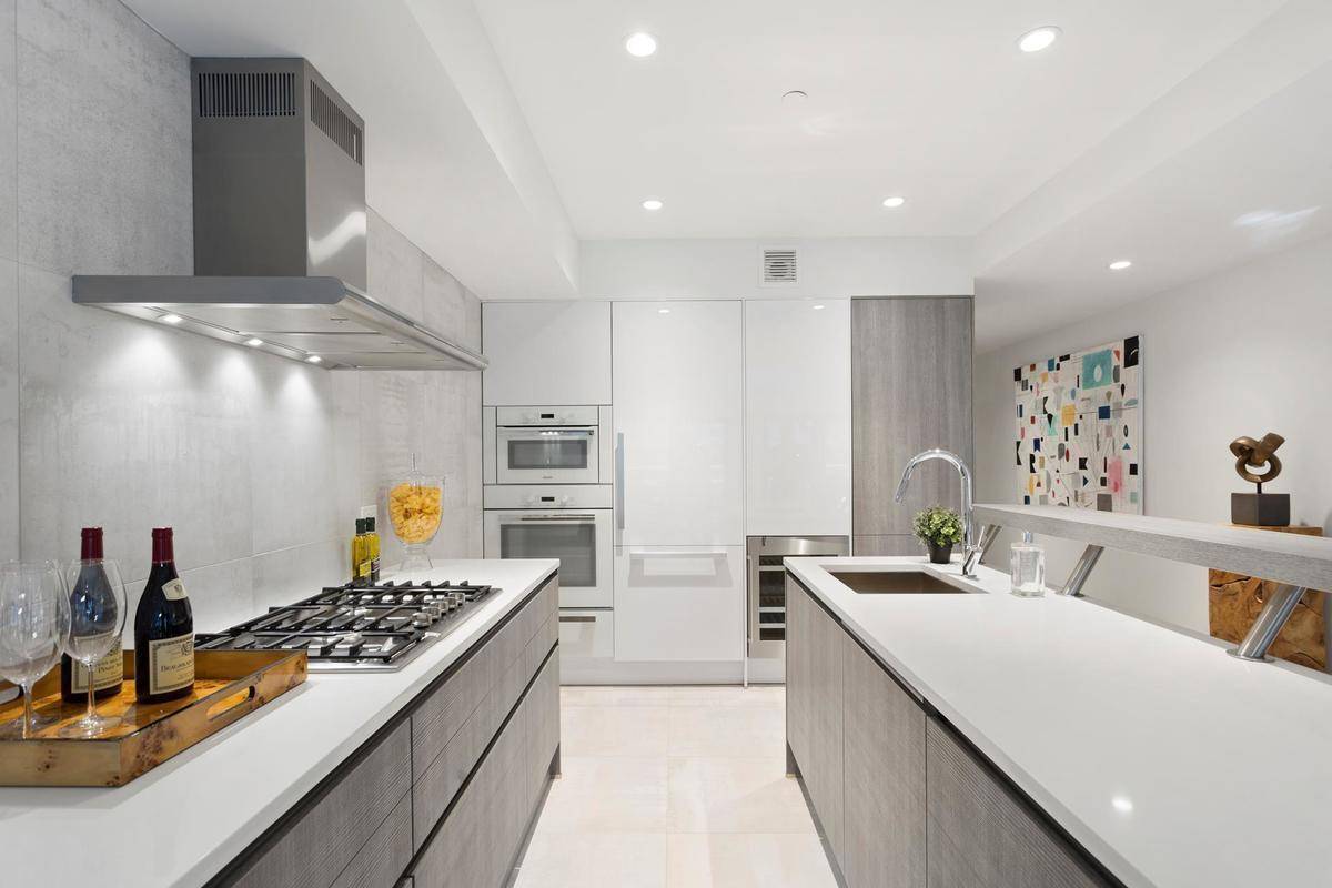 Luxurious 2 Bed/2 Bath - Chelsea - Custom Features - Tree Lined Block