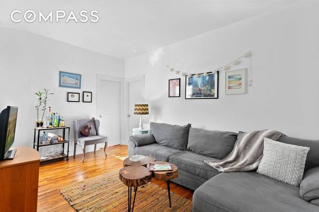 Superbly located in a mid rise co op in a prime area of the East Village, this stylish and well laid out 2 bedroom 1 bath home offers flexibility and ...