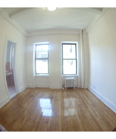  Beautiful Quiet Studio Overlooking Central Park- Close to Shopping and Subway. Call Now!!