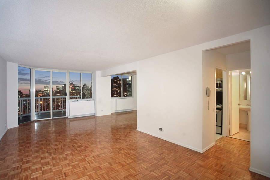***Massive Two Bedroom in Murray Hill!****