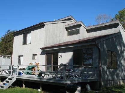  Contemporary,Great location. Close to all with Fenced in Pool