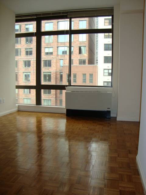CHARMING LUXURY 1 BED on Upper East!! TOTAL RENO_SEPARATE Kitchen*WASHER/DRYER in UNIIT!! WOW!! CALL NOW, WON'T LAST!!