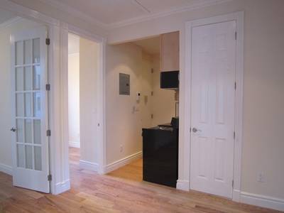 GORGEOUS LUXURY 2 Bed Duplex*MARBLE Bath*Washer/Dryer*Private ROOFDECK!! WOW!! For September 1st!! CALL NOW!!!