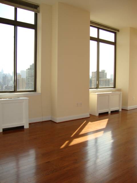 Truely BREATHTAKING PENTHOUSE 2 Bed*3 MARBLE Bath*STUNNING RIVER and CITY VIEWS!! TERRACES*STAINLESS STEEL APPLIANCES*FIREPLACE*THIS UPPER EAST Apartment HAS IT ALL!!!