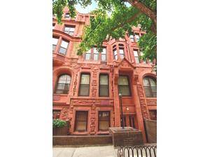 UWS TOWNHOUSE - ONE BEDROOM CO-OP