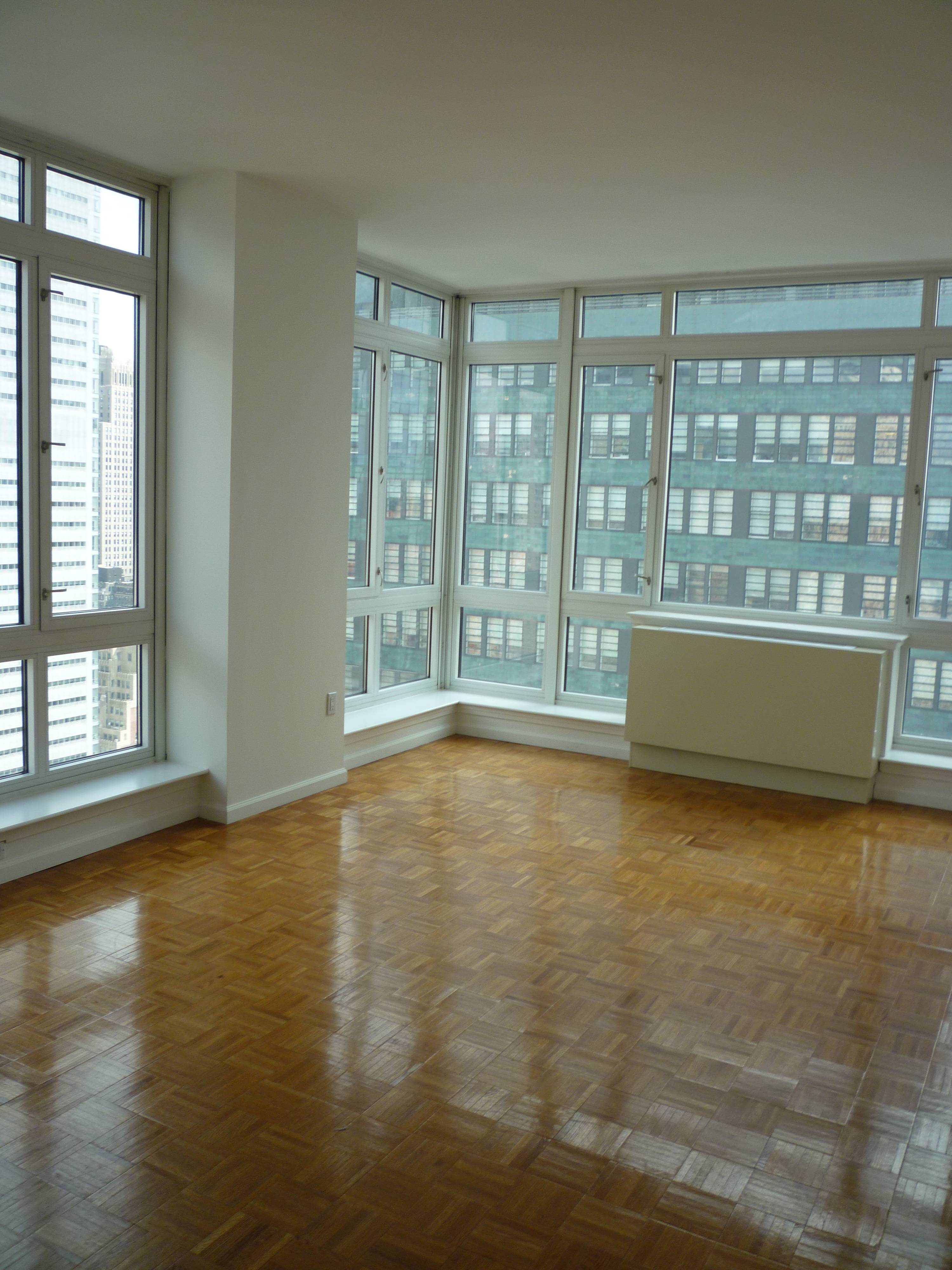  Floor to Ceiling Windows,Loft LIke Ceilings, High Floor, Soaring Luxury High Rise