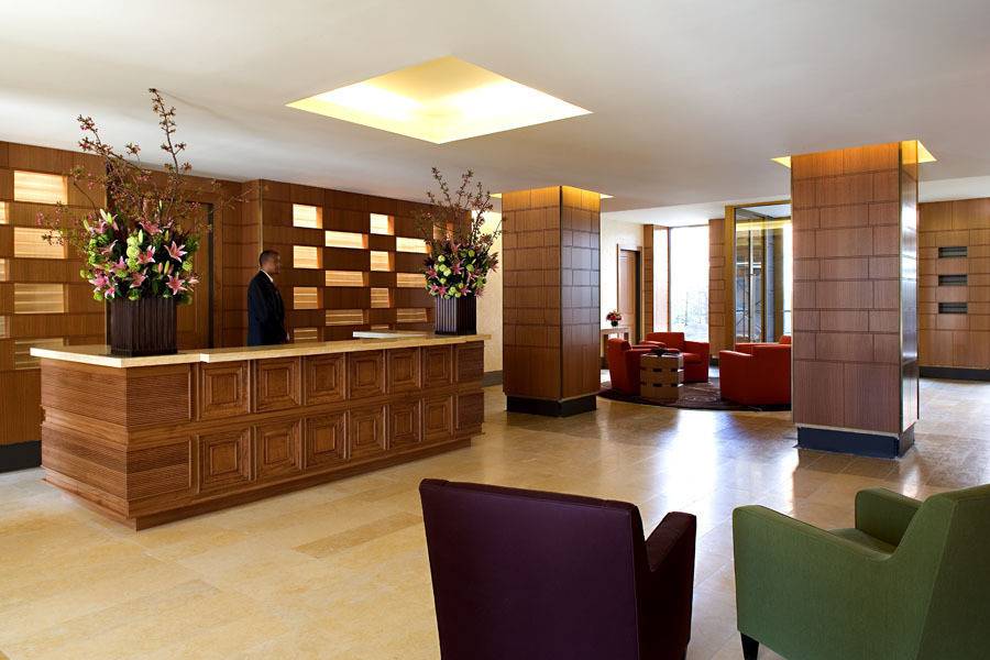 2 Bedroom, 2 Bath Luxury Corner Apartment in Battery Park City with Gorgeous Views of NYC & Hudson River! White Glove Building!! Washer/Dryer in Unit!! Call NOW! 