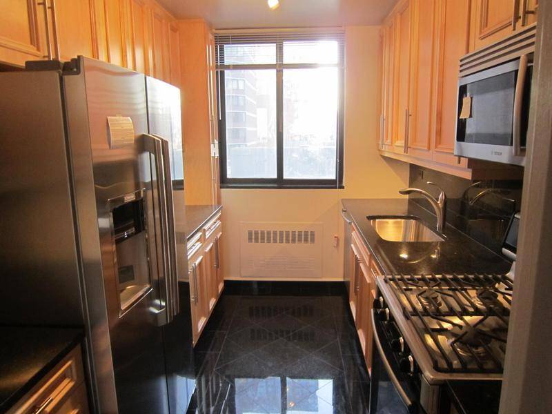 YOUR VERY OWN 6 BEDROOM, 4 BATH DUPLEX WITH BALCONY!!!! 