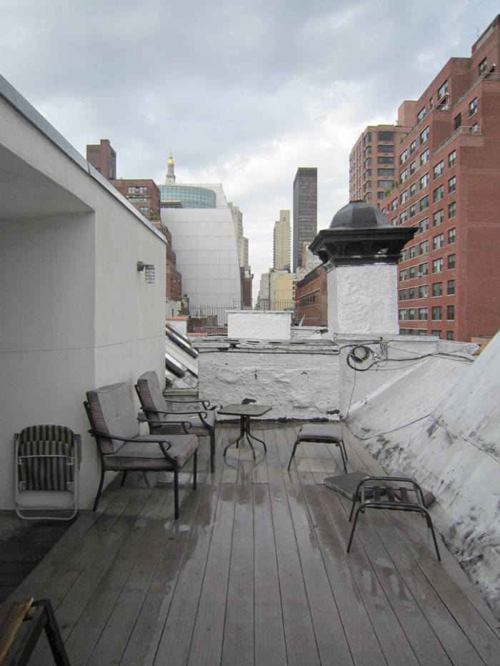 Very Elegant & Hip 2 Bedroom Duplex on East 23rd St in Gramercy!! NO FEE!! Stunning Renovation!! Washer/Dryer!! YOUR OWN PRIVATE ROOFDECK!! Call or Email NOW!!