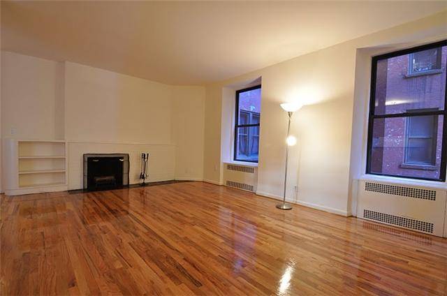 E31 Street/Madison Ave...1300 SF.. STEPS FROM PEN STATION,MADISON SQUARE GARDEN, EMPIRE ESTATE BUILDING/3BR,2BATH..DOORMAN BLDG