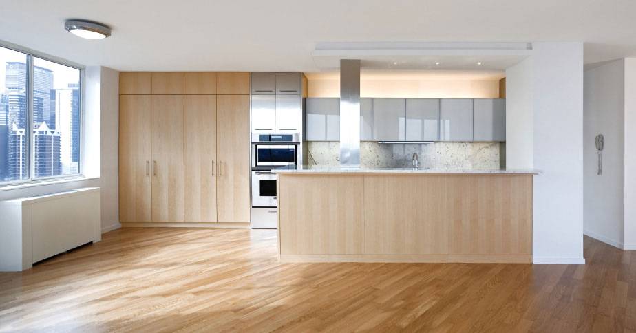  Large 3 Bedroom 2.5 Bath in a High-rise Luxury Building