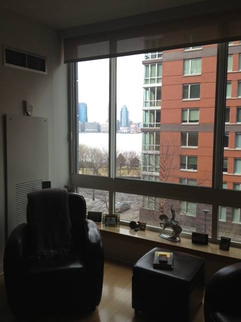 Downtown ~ Battery Park ~ LEASE ASSIGNMENT ~~ ONE BEDROOM with DEN ~~ River Views ~~ Parks ~~ $4,000