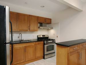 **LIC best rental velue **One bedroom open kitchen**full time doorman