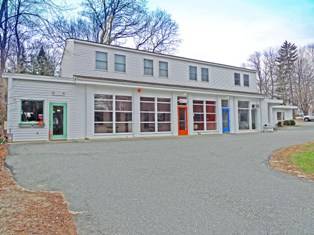 SHELTER ISLAND - MIXED USE 5 RETAIL / 2 APTS ON ROUTE 114 