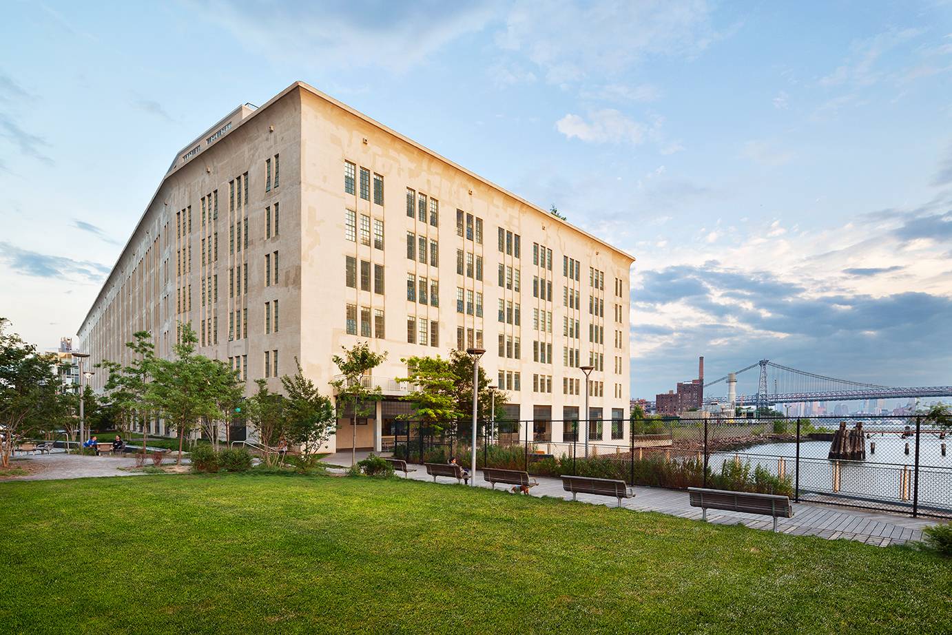WILLIAMSBURG 1 BEDROOM RENTAL IN FULL SERVICE BUILDING