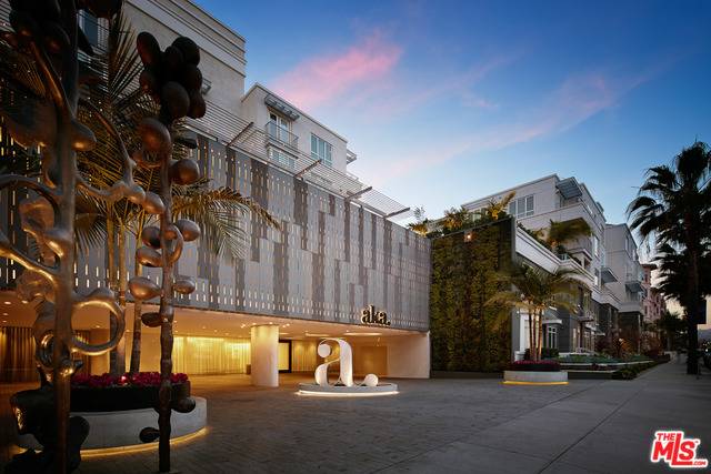 Luxury Two Bedroom Premium + Den Extended Stay in Beverly Hills