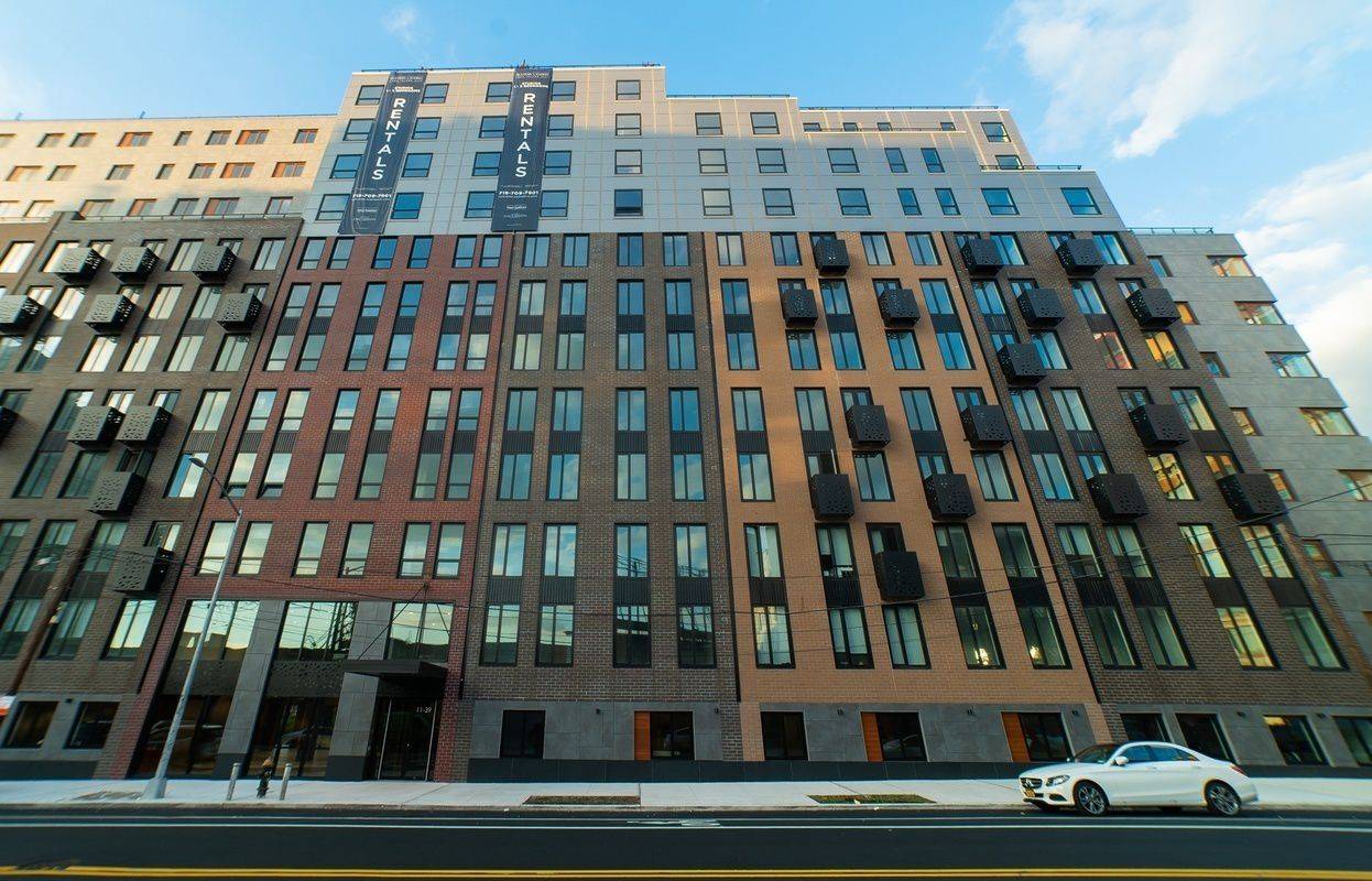 NEW DEVELOPMENT! LIC! HUNTERS LANDING 1BED/1 BATH! 3 MONTHS FREE!