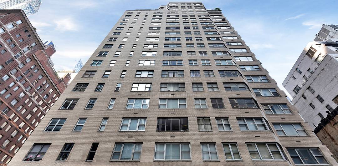 ** West 55 st Conv.two condo full time DM **** Walk to the Park