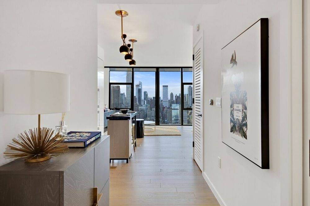 Come live in this Stunning Apartment in a Beautiful Building! NO FEE
