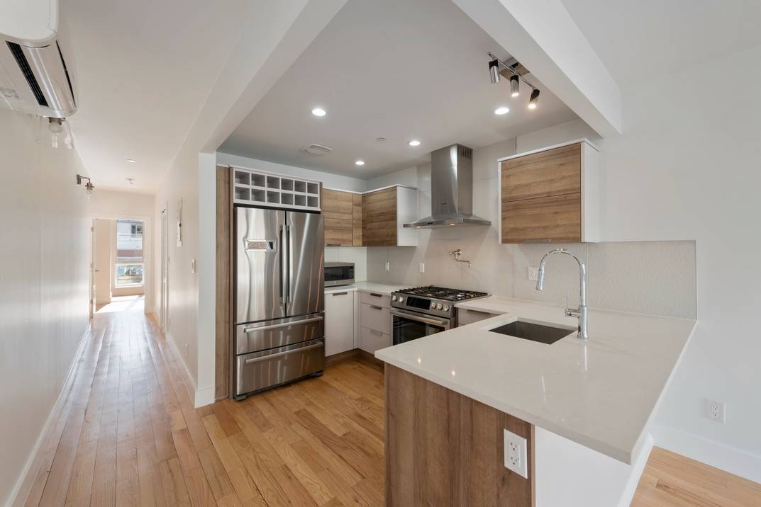 LUXURY BOUTIQUE SUN-FILLED WILLIAMSBURG NEW DEV Condo @ 290 Powers