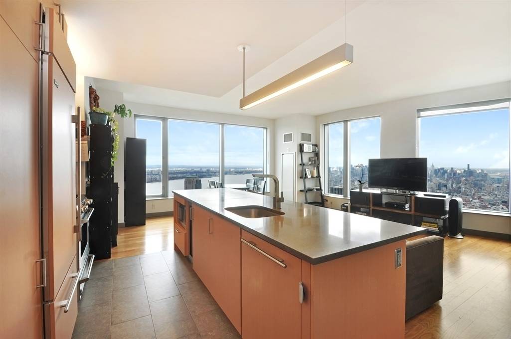 Incredible Views in 2 Bed 2 Bath Luxury High-Rise - FiDi - No Fee
