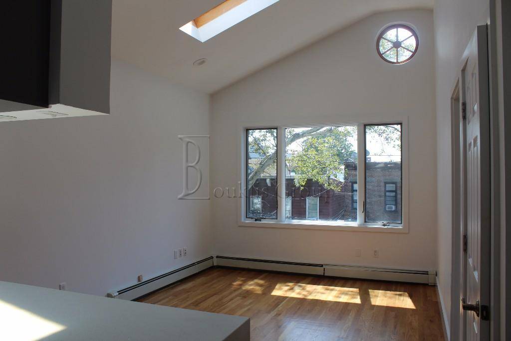 Beautiful gut renovated 3 bedroom apartment next to Astoria Park.