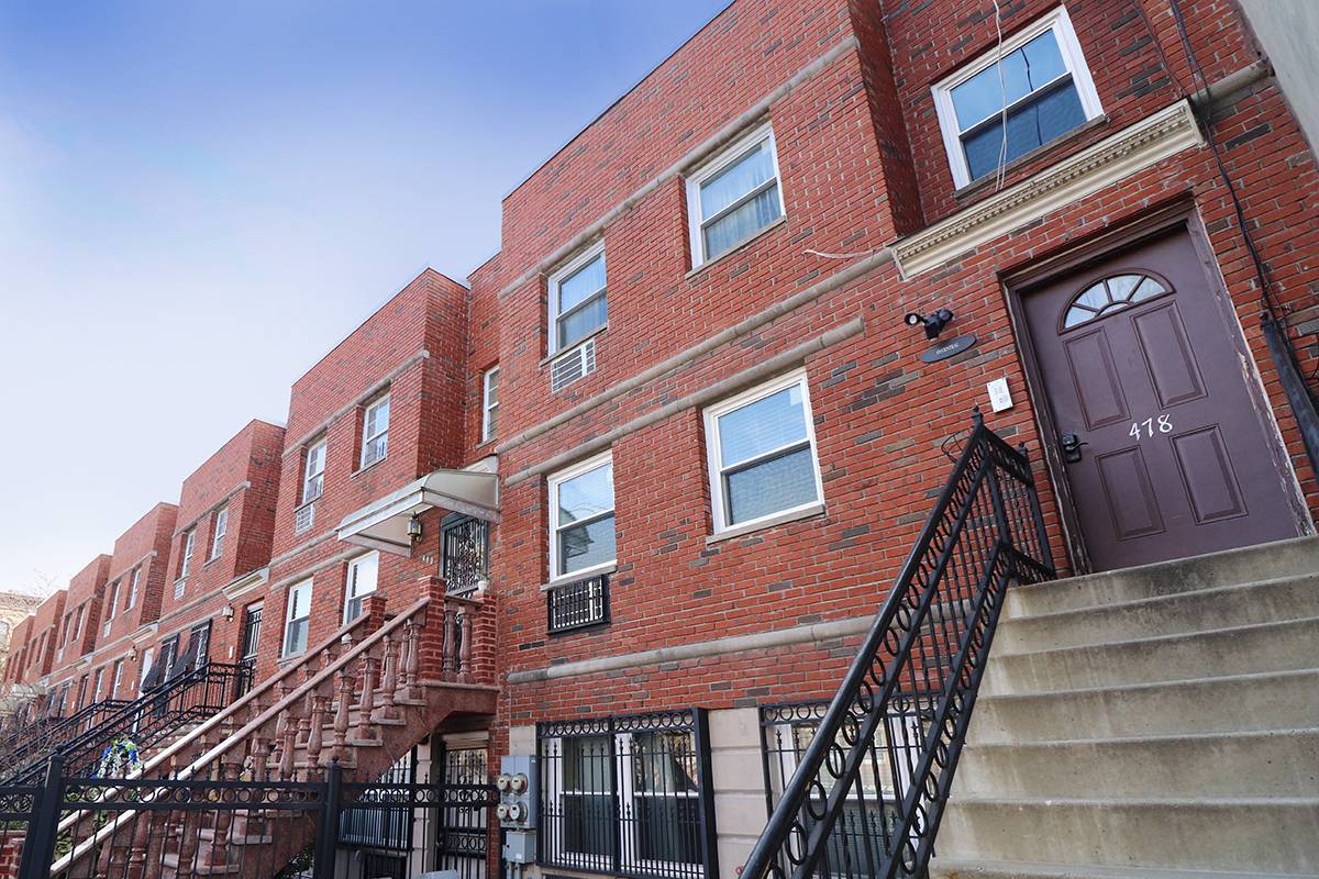 3bd/2ba Duplex in Bushwick Townhouse