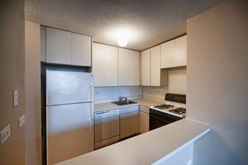 FLEX 3 BDR, 2 BATH, 1600 SQ FEET, DOORMAN BLDG**STEPS FROM MACY'S**PATH TRAIN**EMPIRE ESTATE BLDG**KOREA TOWN**NO FEE PLUS FREE RENT