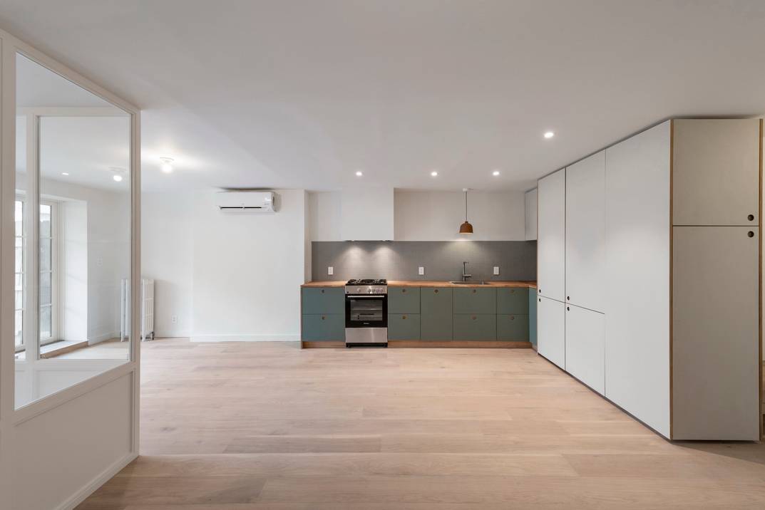 Fully Renovated Chic 2 Bed Garden Unit with Outdoor Patio in Bed-Stuy