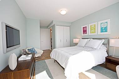 STUNNING 3 BEDROOMS, 2 BATHS, FULL SERVICE DOORMAN BUILDING, GREAT LOCATION, WALL STREET