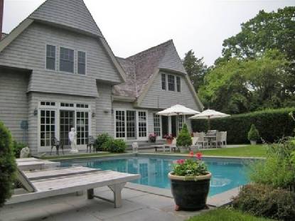 STYLISH BRIDGEHAMPTON VILLAGE HOME WITH POOL