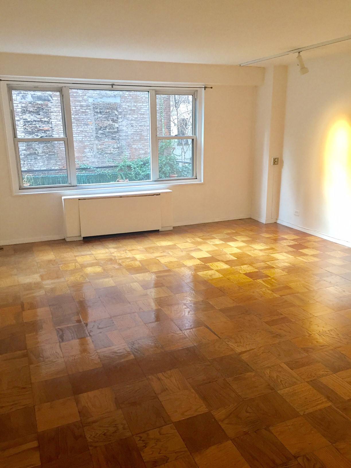 **  220 E.60 St ** One Bed room Rental**  Condo 24 Hr. Doorman **