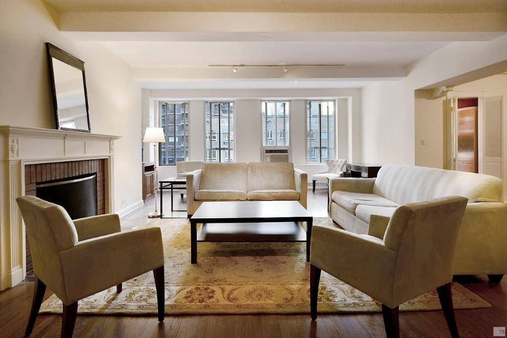 Landmark Pre War Condominium THE PARK VENDOMEHuge and elegant One Bedroom apartment available for Sale Now !