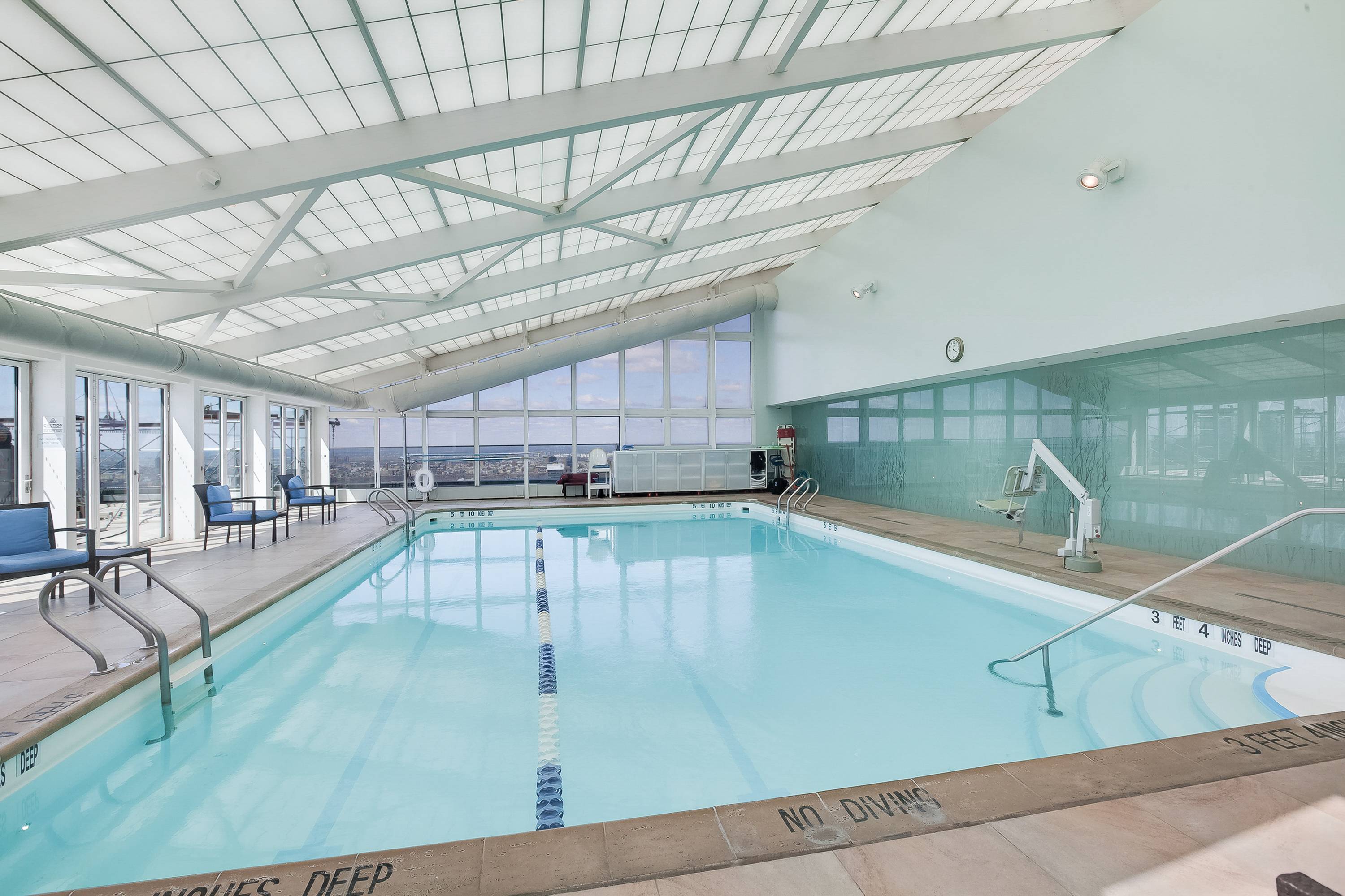 **The Sheffeld **Luxury Condo ** Pool ** Bright Alcove Studio ** Renovated 600 SF**